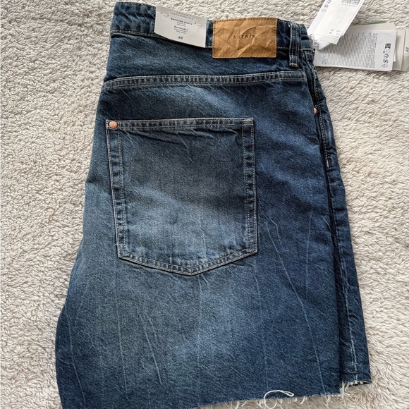 H&M Blue Jean Shorts with Raw Hem - Picture 4 of 8